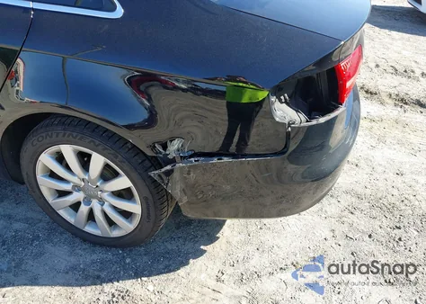 2013 Audi A4 2.0T Premium из США, поврежденный, VIN WAUAFAFL7DN009374